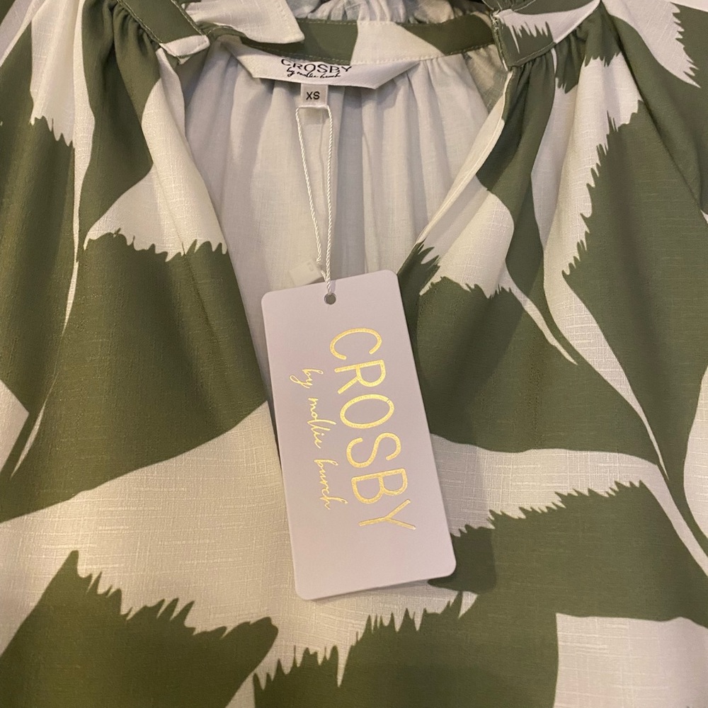 Brand new never been worn Crosby dress with gorgeous neckline.